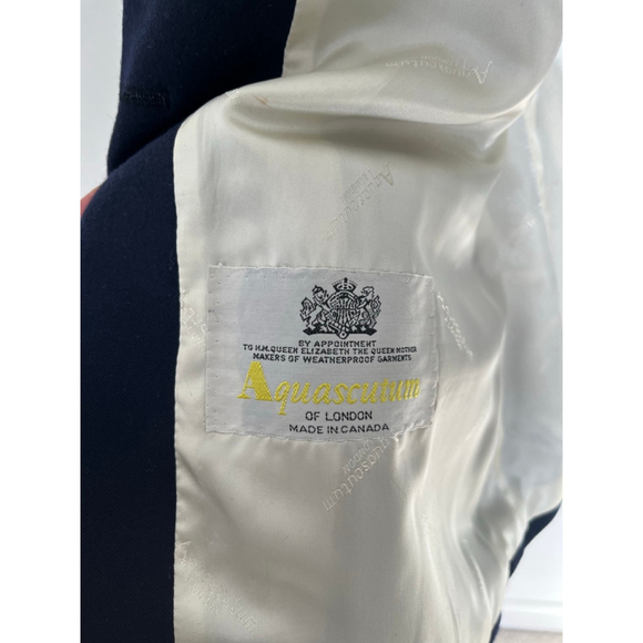 100% Pure Wool Vintage Aquascutum of London Navy Blue Blazer with Gold Buttons - Picture 4 of 8